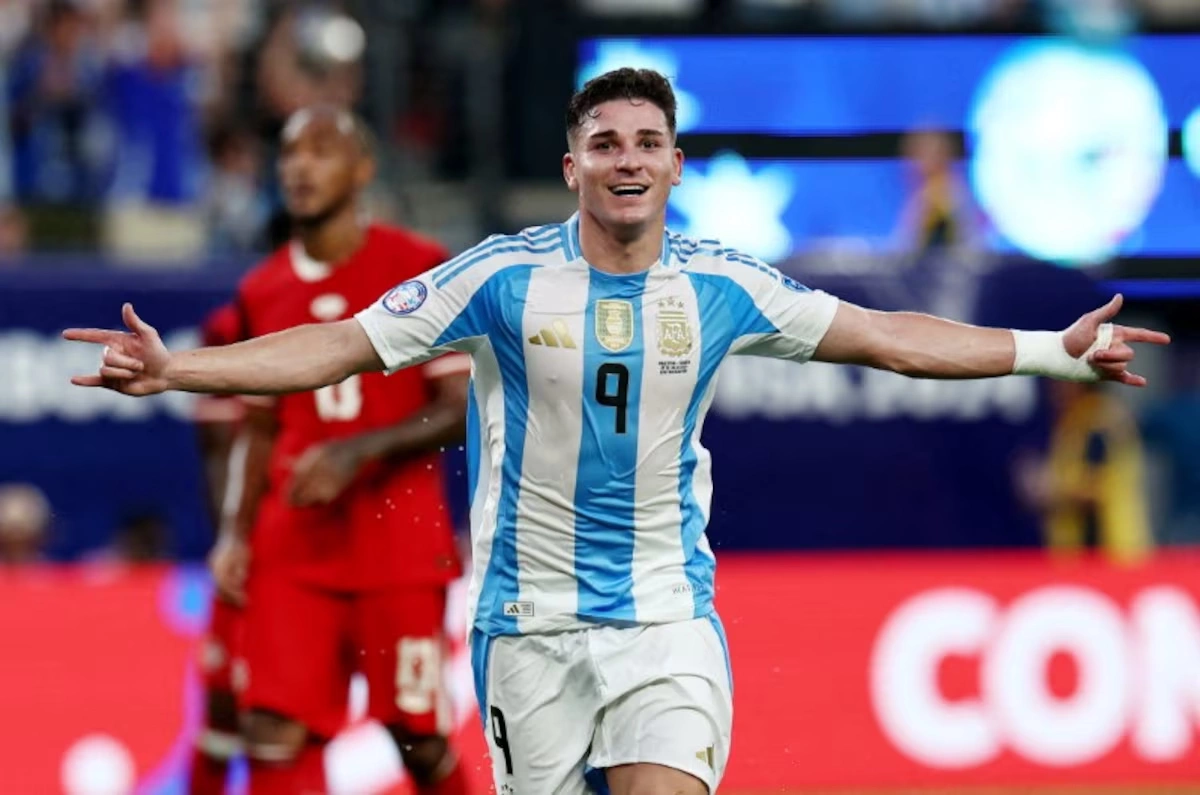 KJC cược bóng đá: Julian Alvarez hé lộ nguyện vọng gia nhập Barca sau chiến thắng cùng Argentina - hình ảnh - kjcbet.vip KJC cược bóng đá: Julian Alvarez hé lộ nguyện vọng gia nhập Barca sau chiến thắng cùng Argentina - hình ảnh - kjcbet.vip