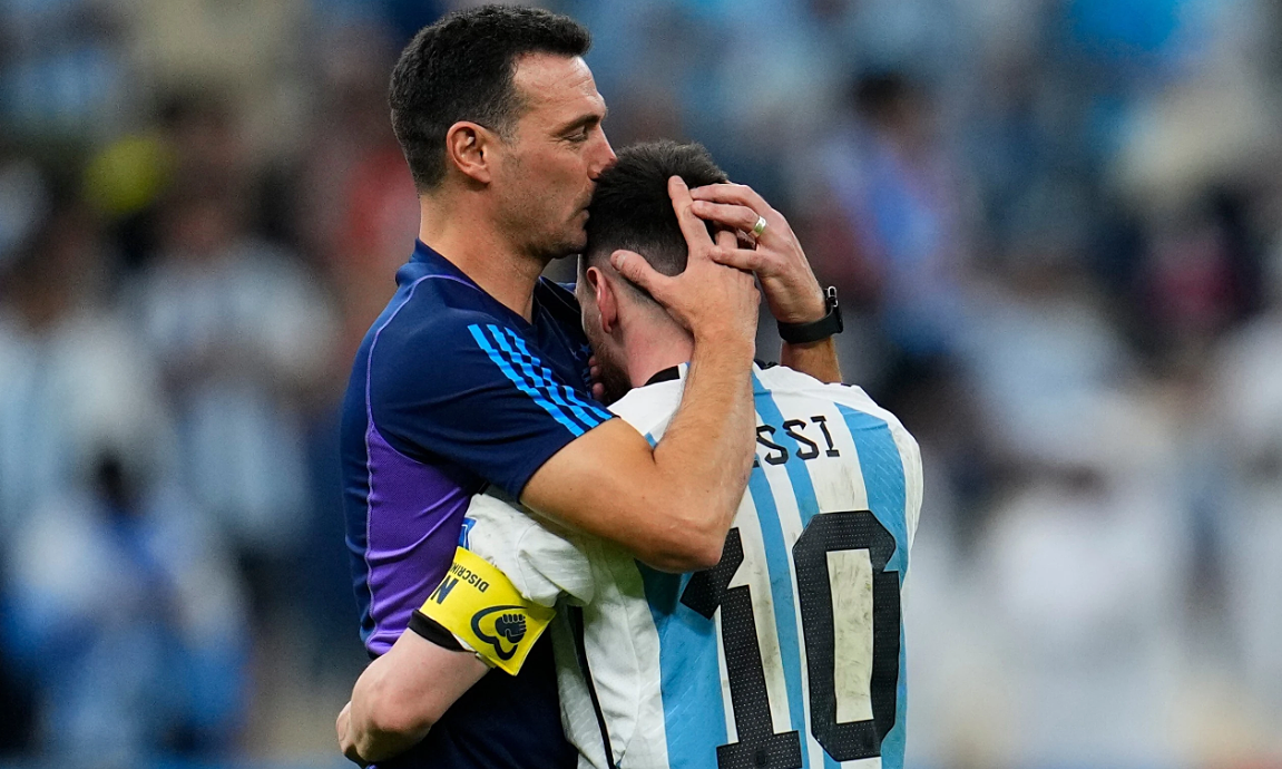 HLV Scaloni: ‘Trước khi ra quyết định, tôi luôn tham khảo Messi’ - hình ảnh - kjcbet.vip HLV Scaloni: ‘Trước khi ra quyết định, tôi luôn tham khảo Messi’ - hình ảnh - kjcbet.vip