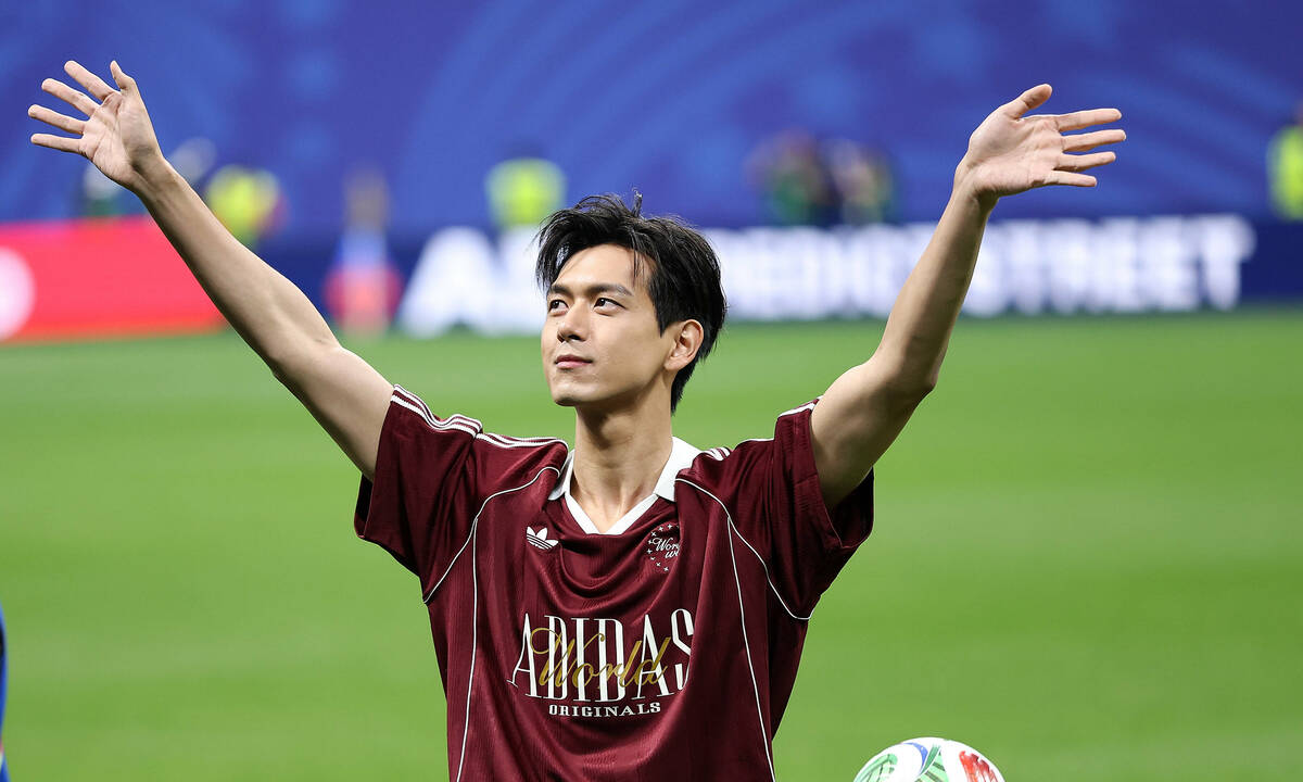 Tài tử Lý Hiện gây sốt trên sân bóng World Cup: góc nhìn mới cho người chơi Việt - hình ảnh - kjcbet.vip Tài tử Lý Hiện gây sốt trên sân bóng World Cup: góc nhìn mới cho người chơi Việt - hình ảnh - kjcbet.vip