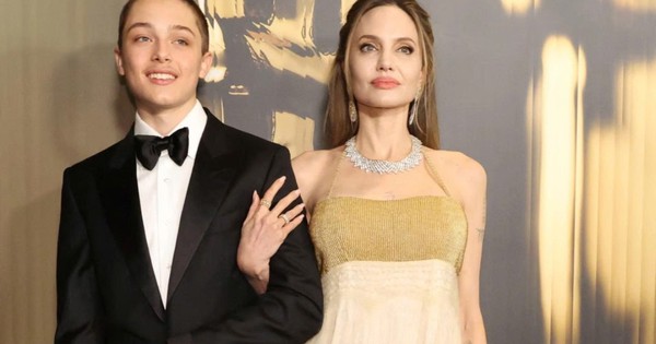 Thưởng đăng ký KJC – Cùng nhìn lại hành trình trưởng thành của cặp song sinh nhà Jolie-Pitt - hình ảnh - kjcbet.vip